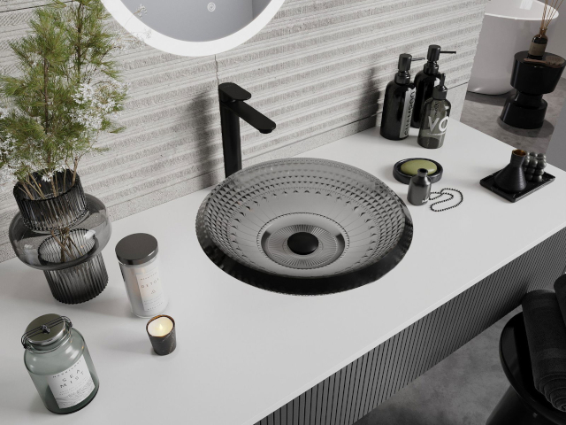 Fehér fürdőszobai szekrény teteje