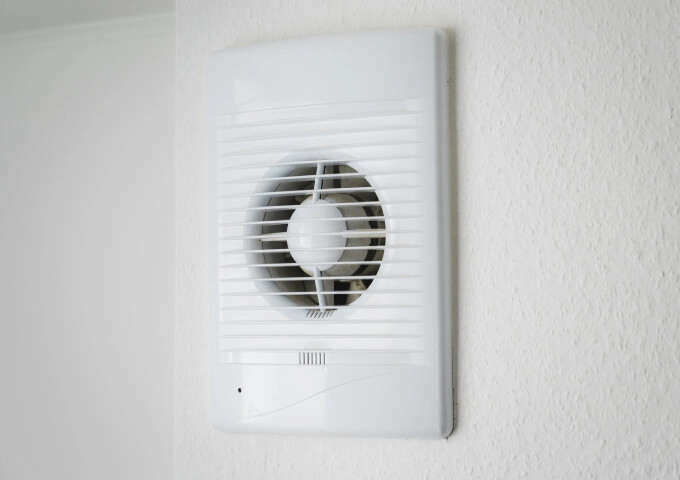 Fehér fürdőszobai ventilátor