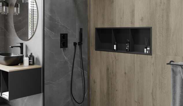 Ipari fürdőszoba beépített zuhanypolccal