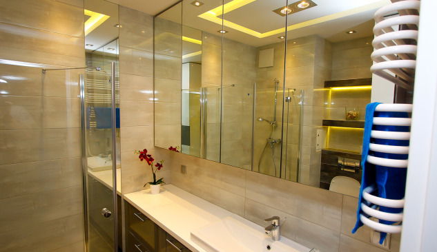 Sarok fürdőszobai szekrények különféle stílusokban