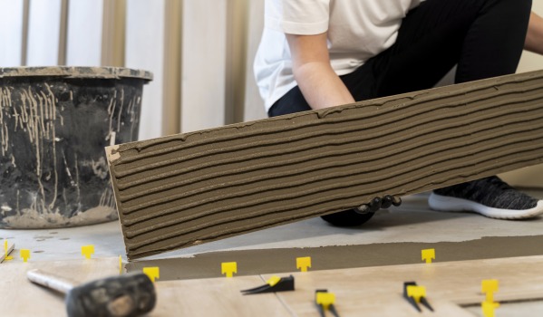 Csempe fektetési árak 2025-ben – mennyibe kerül valójában a csempézés?