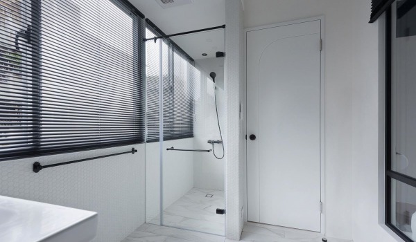 Zuhanytálca vagy padlóösszefolyó?