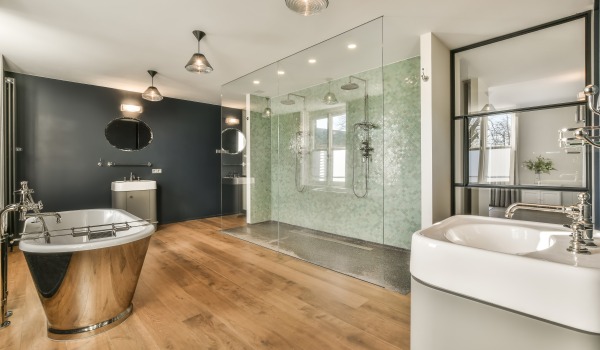 Panelek és csempék összekapcsolása – gyakori hibák, jó gyakorlatok és ötletek stílusos átmenetekhez