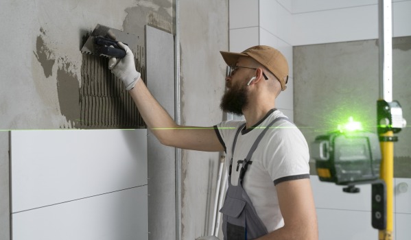 Fürdőszoba felújítása - költségek 2026. Mit kell beleszámítani a költségvetésbe és hogyan lehet ténylegesen spórolni