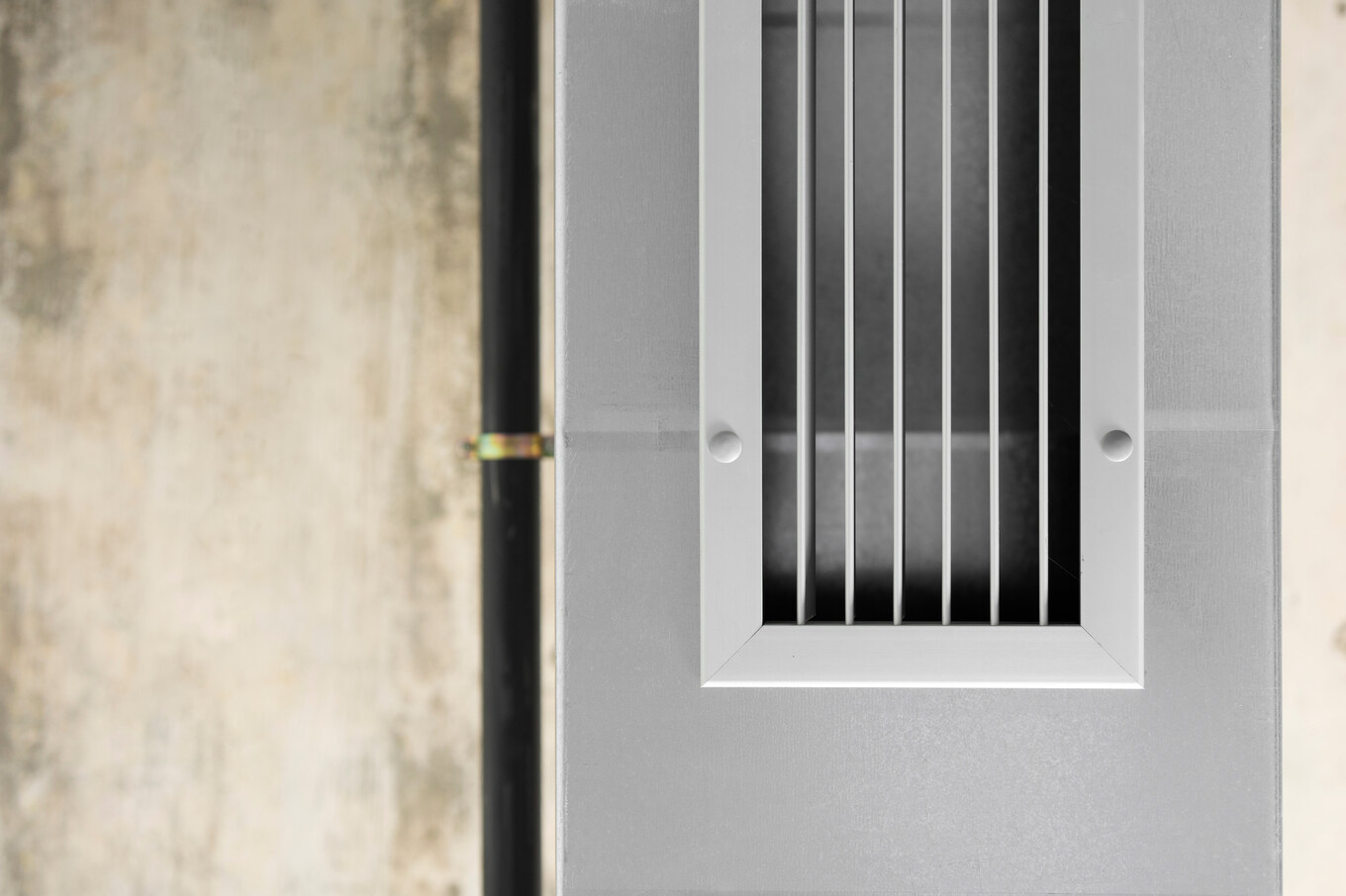 Hogyan csatlakoztassuk a fürdőszobai ventilátort a világításhoz?