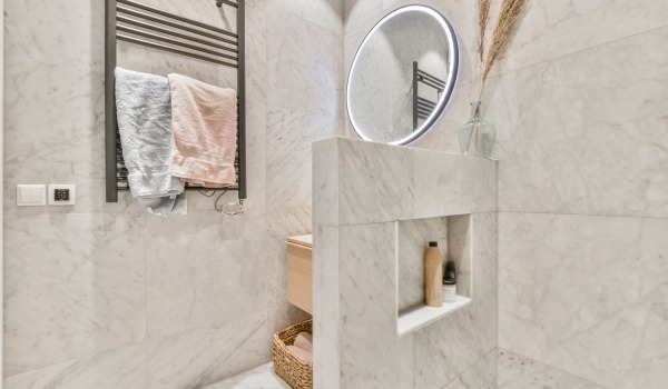 Hiányok a csempében - hogyan álcázzuk a repedt csempét