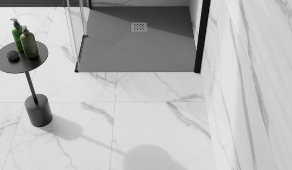 Hogyan tisztítsuk meg a zuhanytálcát és a padlóösszefolyót?