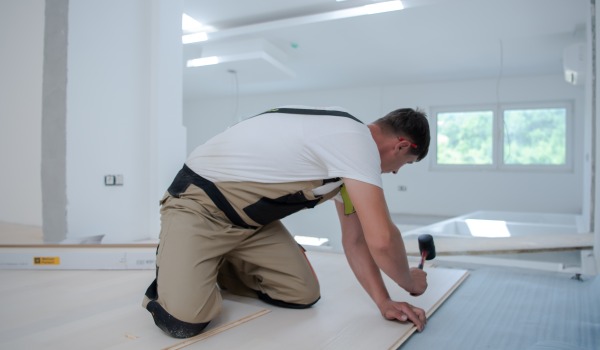 Milyen vastagságú alátét megfelelő a panelek alá?