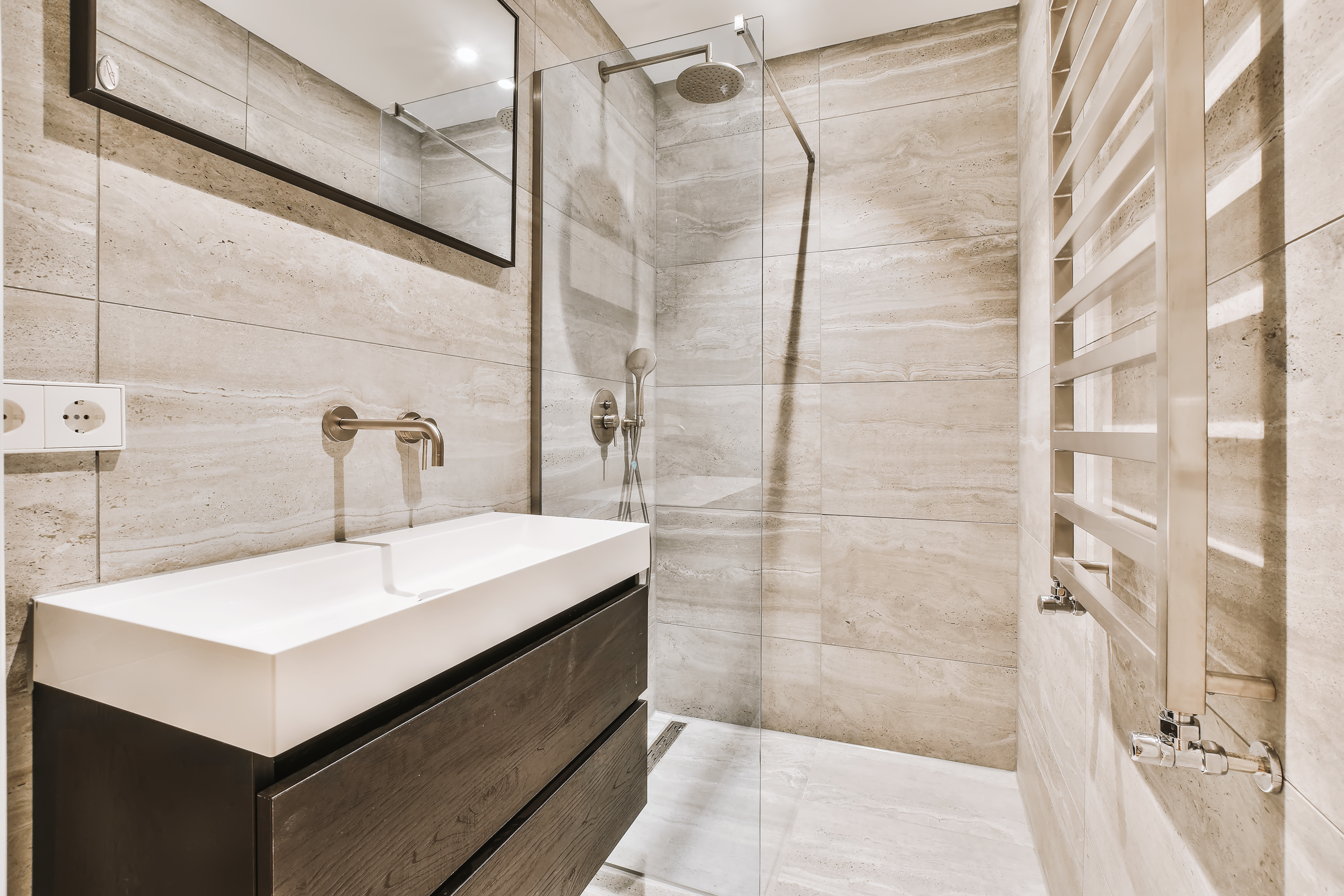 Beépített zuhanyrendszer - funkcionalitás és modern design